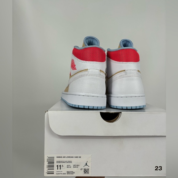Air Jordan Women’s 1 Md se Size 11.5 - Picture 5 of 5